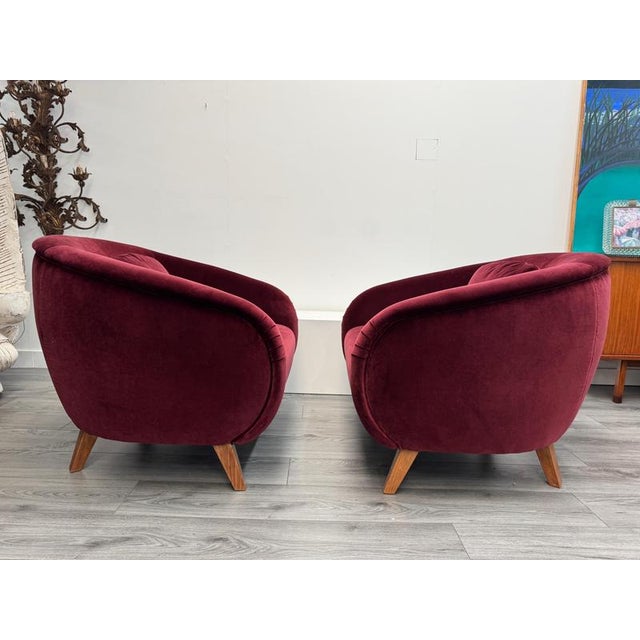 1960s Large Italian Club Chairs in Ruby Velvet, 1960s, Set of 2 For Sale - Image 5 of 8