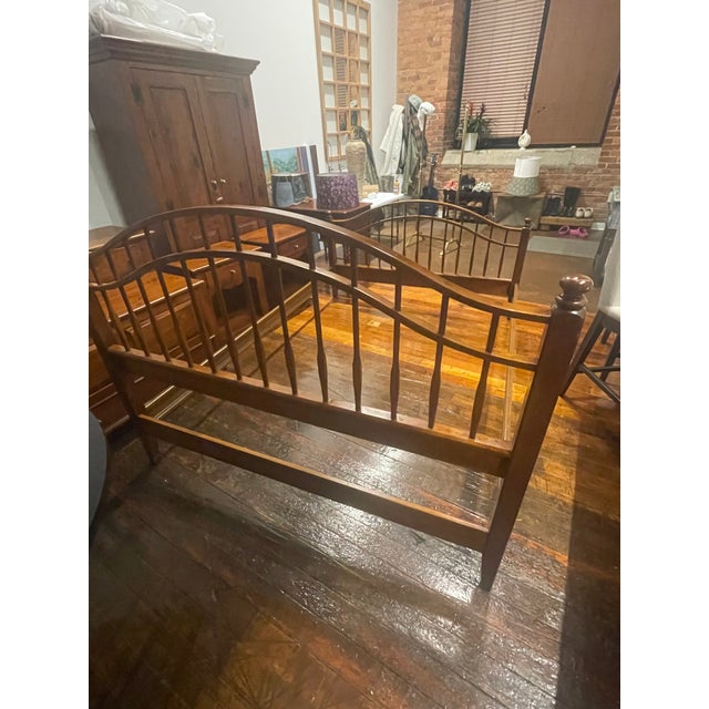 1980s Vintage Ethan Allen Solid Wood Spindle Sleigh Bed Frame – Queen, Classic Colonial Style For Sale - Image 5 of 6