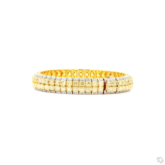 Early 21st Century 1.32 Carat Round Brilliant Cut White Diamond Yellow Diamond Gold Bracelet For Sale - Image 5 of 9