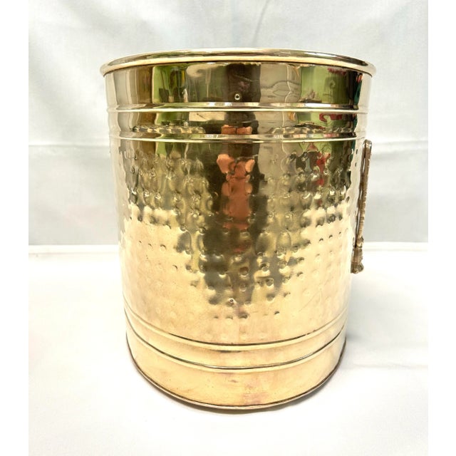 1980s Hammered Brass Magazine Holder - Hollywood Regency Magazine Rack With Tassel Detail For Sale - Image 4 of 11