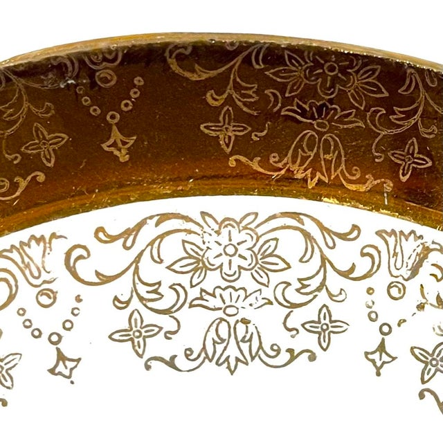 French Provincial Mid 20th Century 22 Carat Crest-O-Gold Dinner Plates by Sabin - Set of 8 For Sale - Image 3 of 13