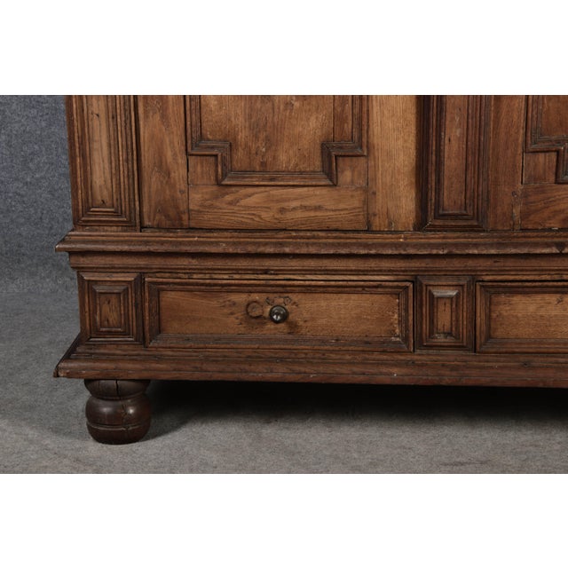 Mid 18th Century Antique Northern German Baroque Cabinet in Oak, 1740 For Sale - Image 5 of 18