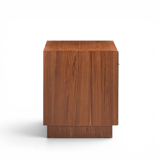 Directional Directional Mid Century Walnut and Chrome Nightstands - Pair For Sale - Image 4 of 11