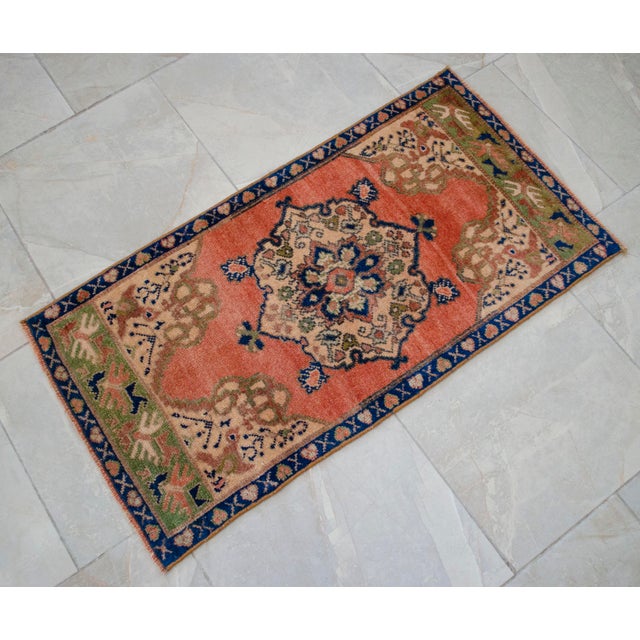 1960s Hand Knotted Small Turkish Rug Entryway Mat Bath Rug Kitchen Rug - 20'' X 39'' For Sale - Image 10 of 10