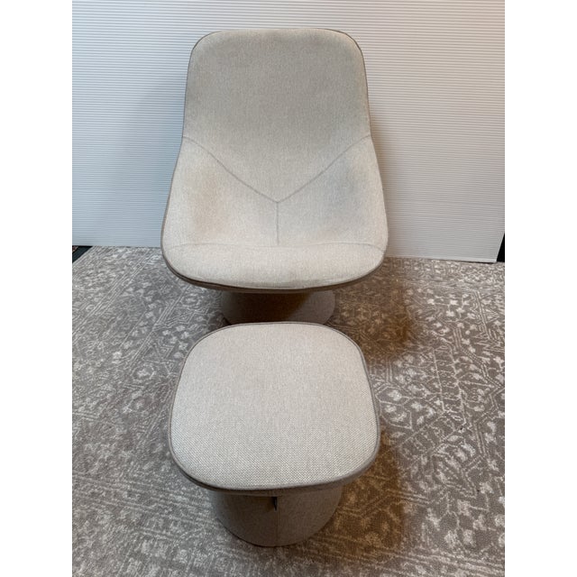 Design Plus Gallery presents a Pala Swivel Chair and Ottoman Set by Luca Nichetto for Artifort. The pieces are...