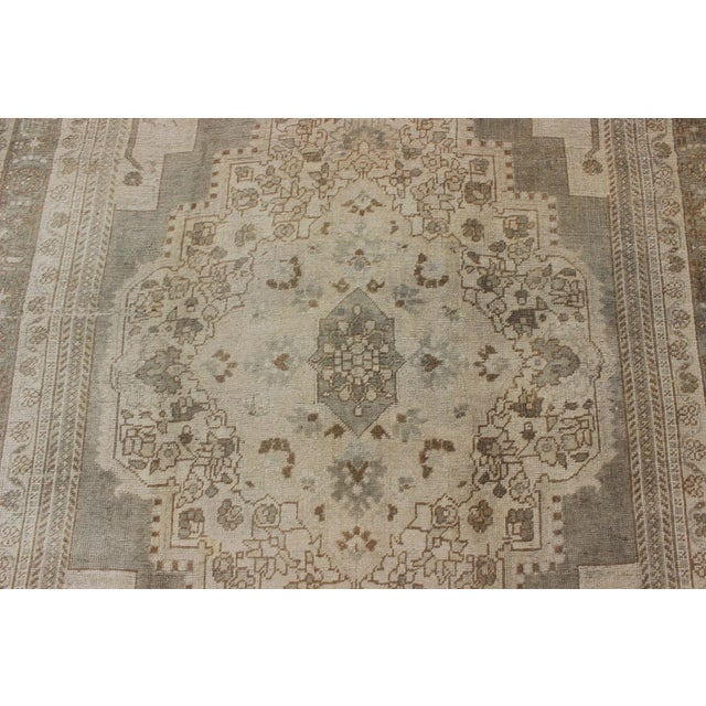 Mid 20th Century Vintage Turkish Oushak Rug With Floral Medallion Design in Ivory and Gray For Sale In Atlanta - Image 6 of 9