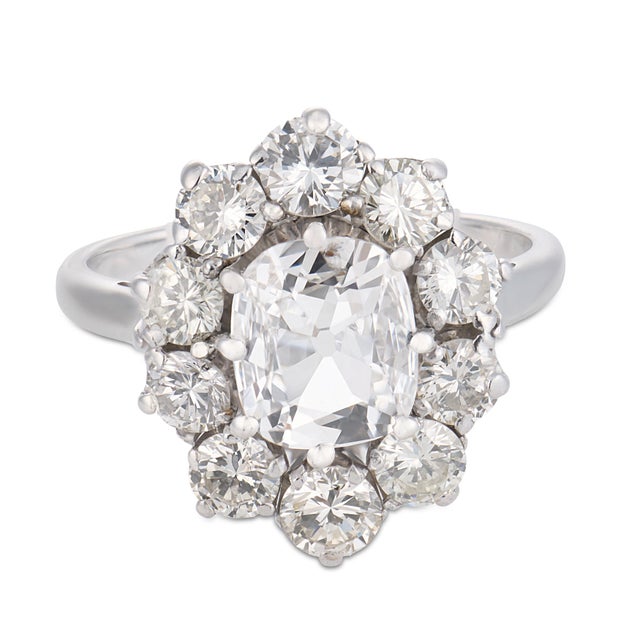 Contemporary Mid Century Gia 3.30 Carat Diamond 18k White Gold Cluster Ring, Size 7.75 For Sale - Image 3 of 6