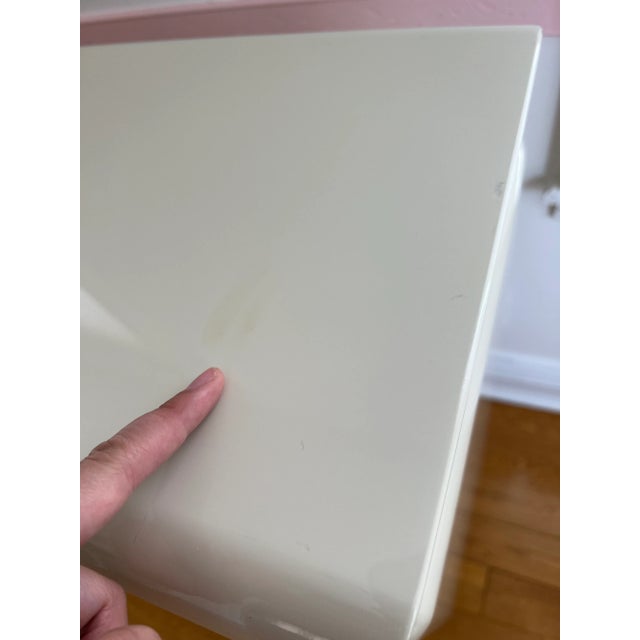 Ivory 1970 Rougier Lacquer Pedestal, Made in Canada For Sale - Image 8 of 10