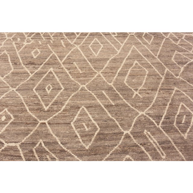Nazmiyal Collection Large Modern Area Rug For Sale In New York - Image 6 of 9