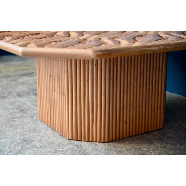 With its attractive shape, generous dimensions and natural materials, this coffee table has a style all its own. The...