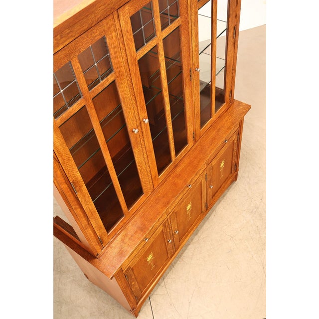 Stickley Mission Collection Oak Harvey Ellis Inlaid China Cabinet For Sale - Image 13 of 18
