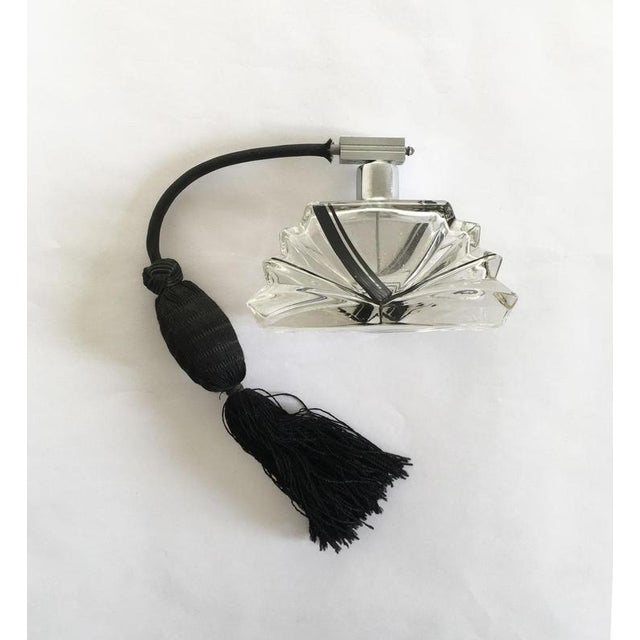 This perfum bottle is an original Art Deco piece. We can find the expression of Art Deco style in this perfum bottle at a...