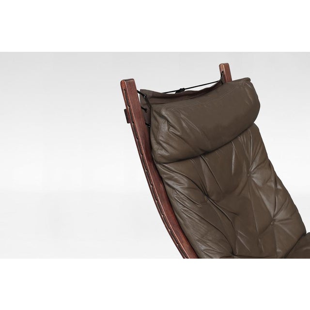 Set of Brown Leather Highback Siesta Chair and Ottoman by Ingmar Relling for Westnofa, 1970s For Sale - Image 5 of 7