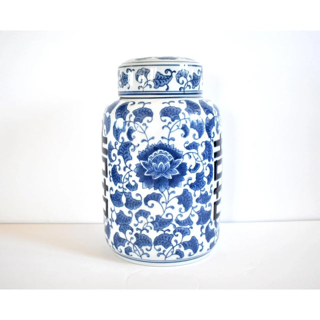 Chinese Blue and White Chinese Export Ginger Jar For Sale - Image 3 of 9