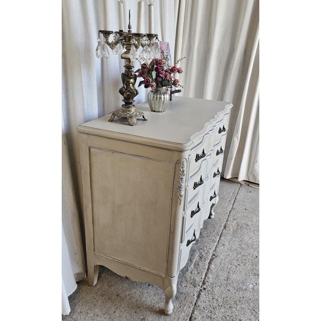 French Provincial Vintage Small Chest of Drawers, Circa 1950s, Mahogany Tanglewood Chest For Sale - Image 3 of 14