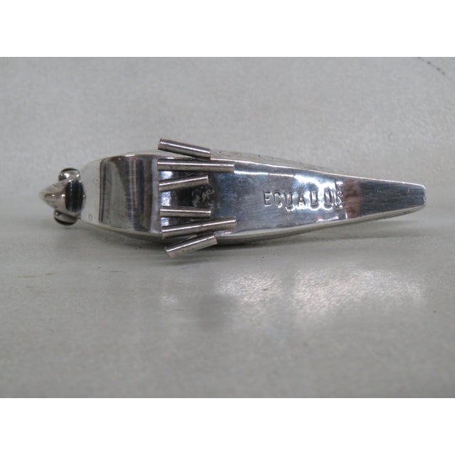 Metal Ecuador Silver Plated Black Eye Engraved Bird Figurine 4622b For Sale - Image 7 of 14