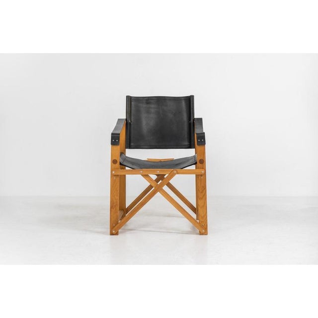 Oak & leather safari chair (Denmark, 1980s) A striking armchair from the 1980s, crafted from solid oak and fitted with a...