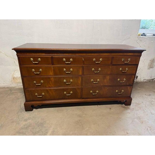 Traditional Late 20th Century Hickory Chair Georgian Solid Mahogany Nine-Drawer Dresser or Credenza With Key For Sale - Image 3 of 18