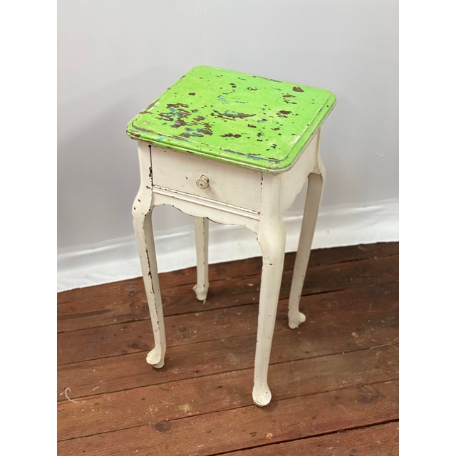 1930s Petite Shabby Chic Queen Anne Style 1930s End Table For Sale - Image 5 of 12