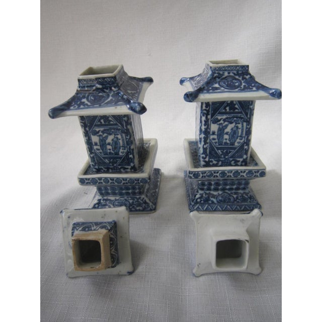 Asian Antique Vintage Blue and White Porcelain Lidded Pagoda Jars, Pair For Sale - Image 3 of 5