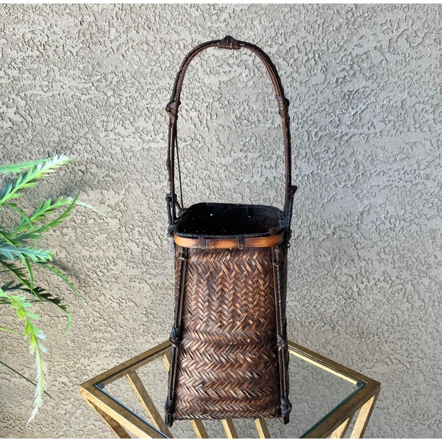Stylish Mid 20th-Century Arched Tri-Handled Ikebana-Inspired Hanakago (花籠) Basket For Sale - Image 13 of 15