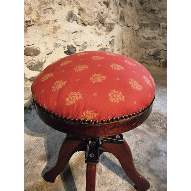 This piano stool dates from the early 20th century and was made from solid mahogany. It features elegantly curved legs and...