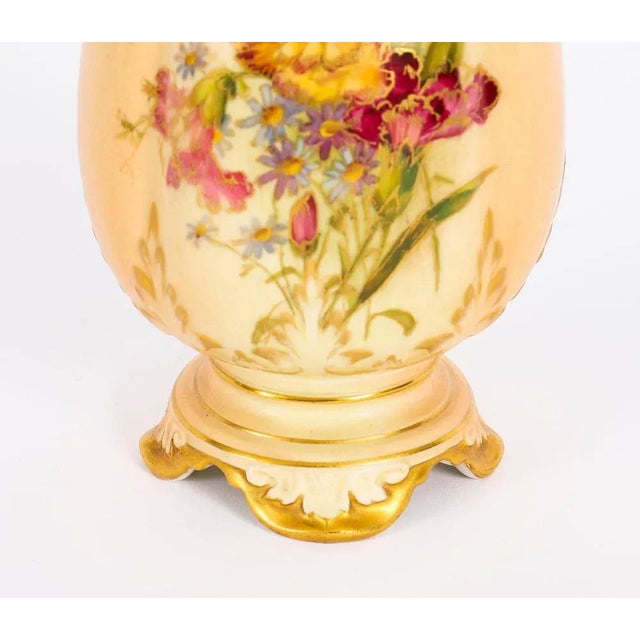 Antique 20th Century Ovoid Porcelain Vase from Royal Worcester, 1909 For Sale - Image 4 of 13