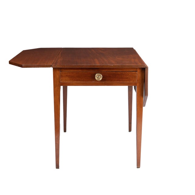 Massachusetts Hepplewhite Mahogany Drop-Leaf Pembroke Table, 1790-1810 For Sale - Image 9 of 15