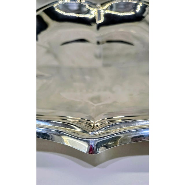 Hollywood Regency Mid 20th Century English Silver MFG Corp Silver-Plated Floral Rim Serving Platter For Sale - Image 3 of 6