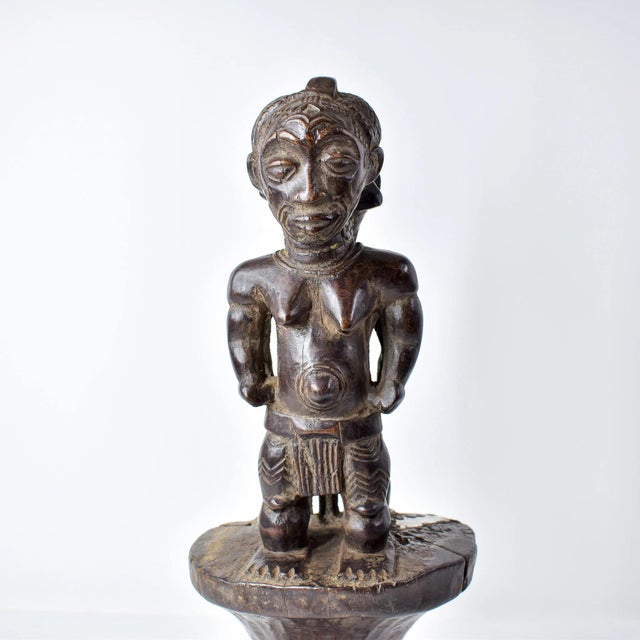 Early 20th Century Early 20th Century Bene Lulua Divination Double Figure on Custom Base For Sale - Image 5 of 17