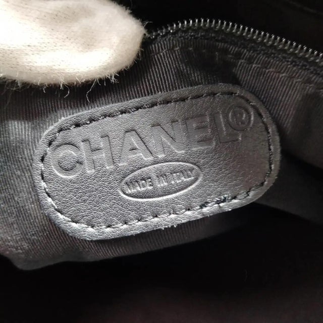 1990s Late 1990s Excellent Condition Chanel Smooth Black Leather Tote Bag For Sale - Image 5 of 15