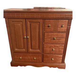“Vintage 1990s Traditional Oak Tabletop Jewelry Armoire Cabinet With Lift-Top Lid & Necklace Carousel For Sale