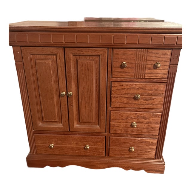 “Vintage 1990s Traditional Oak Tabletop Jewelry Armoire Cabinet With Lift-Top Lid & Necklace Carousel For Sale