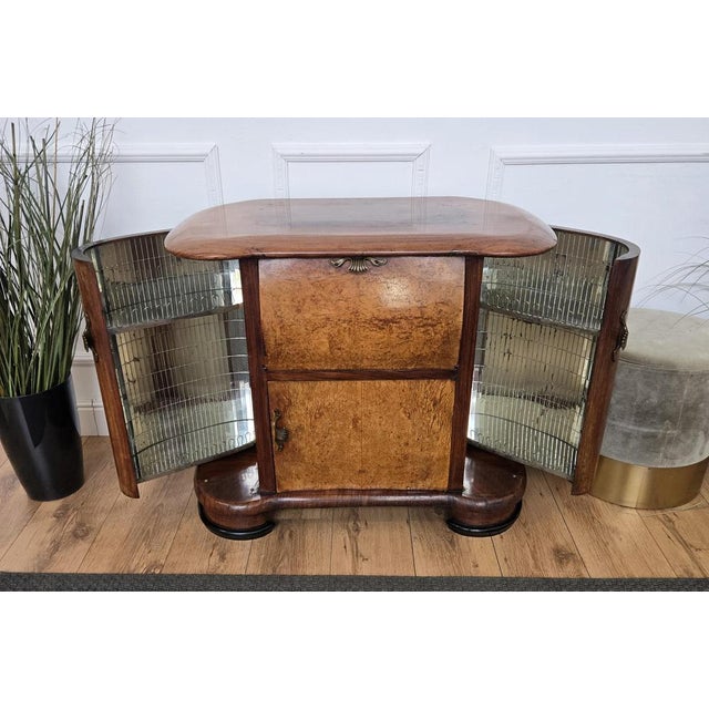 Gold Vintage Art Deco Italian Walnut Burl and Mirror Mosaic Dry Bar Cabinet by Paolo Buffa, 1950s For Sale - Image 8 of 11