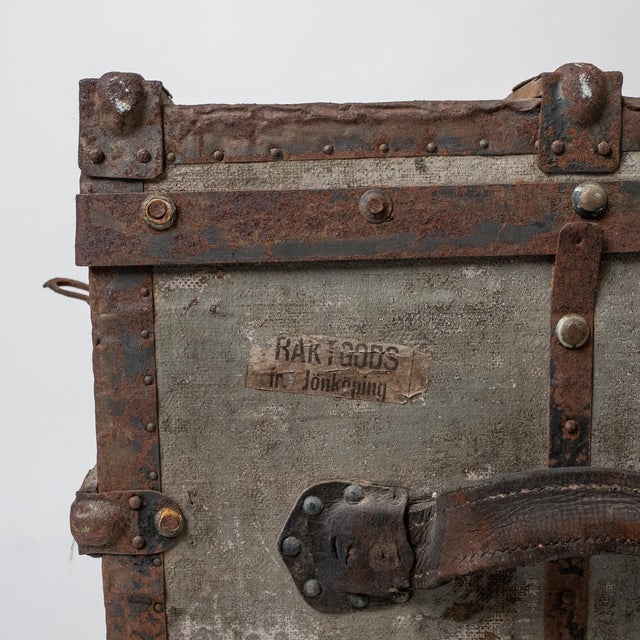 Greige 19th Century Scandinavian Railway Freight Trunk – Jönköping, Sweden For Sale - Image 8 of 14
