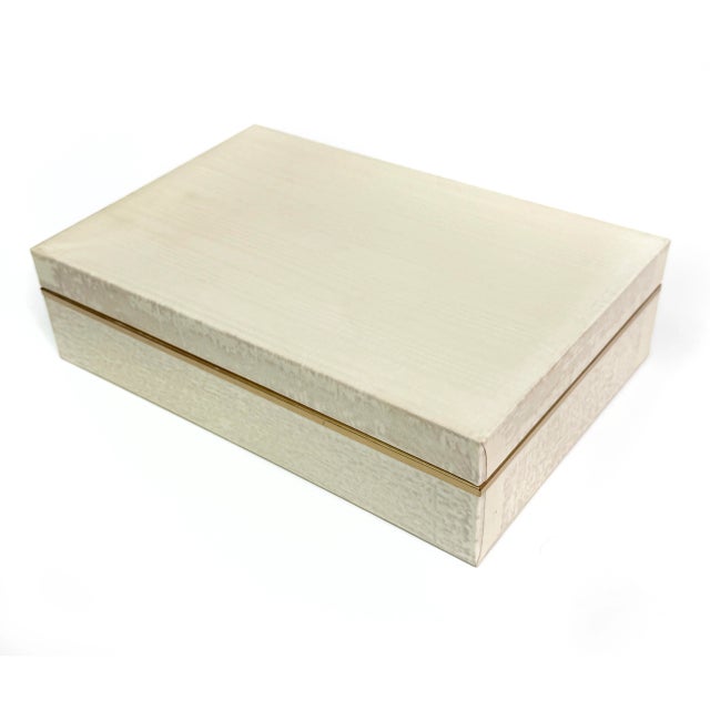 Mid-Century Modern Vintage Creamy Satin Chic Jewelry Organizer Box For Sale - Image 3 of 3