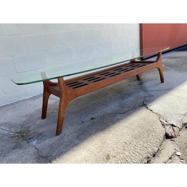 Mid Century Modern Slotted Coffee Table With Surfboard Glass Top | in Harvey Probber Style For Sale - Image 10 of 12