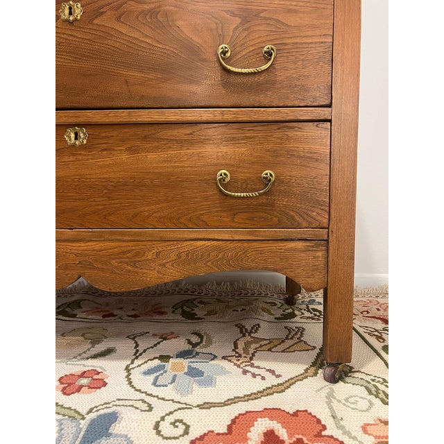 Antique American Quarter-Sawn Oak Dresser With Tilting Mirror, Circa 1900 For Sale - Image 4 of 12