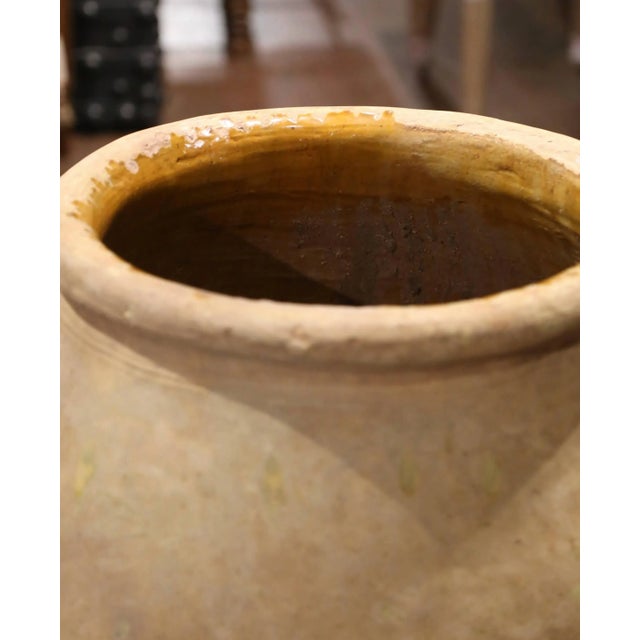 Early 19th Century French Provincial Terracotta Olive Jar From Provence For Sale In Dallas - Image 6 of 9