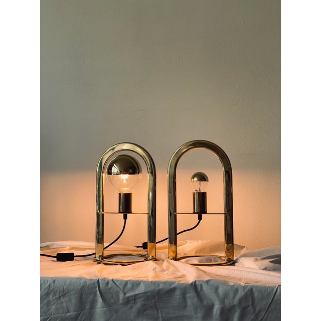 Perfect floor lamps for bringing indirect lighting to dark corners. Equipped with a small or large semi-mirrored bulb,...