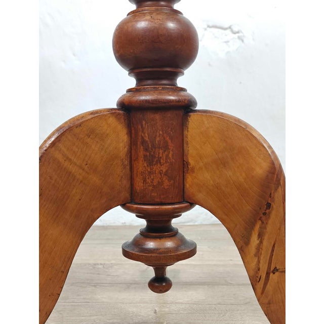 Wood Antique Victorian English Round Tripod Side Table in Mahogany, 1890 For Sale - Image 7 of 8