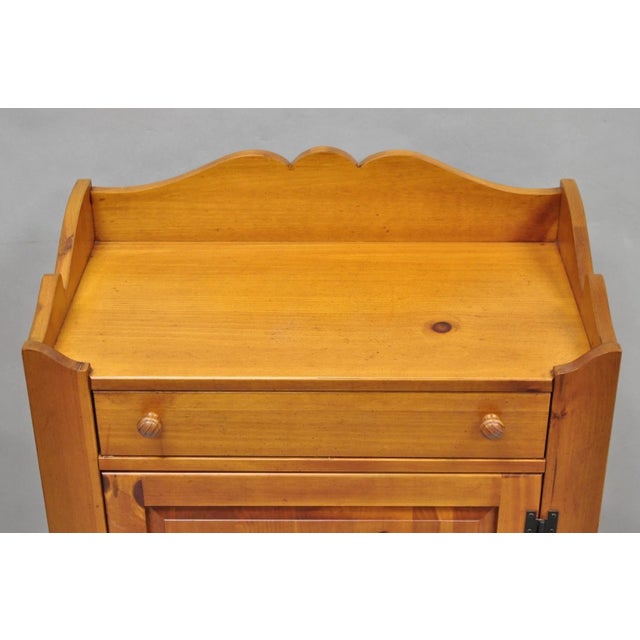 Traditional Vintage Broyhill Usa Colonial Style Pine Wood Washstand Side Table Cabinet For Sale - Image 3 of 16