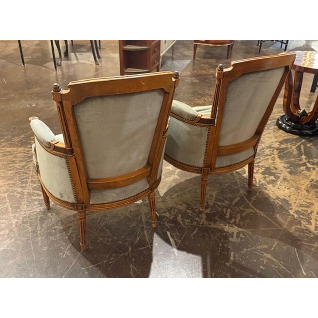 Traditional Pair of French Louis XVI Walnut Bergeres For Sale - Image 3 of 4
