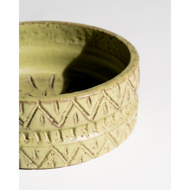 Pistachio Green Incised Ceramic Alla Moda Bowl attributed to Fratelli Fanciullacci, Italy, 1950s-1960s For Sale - Image 4 of 7