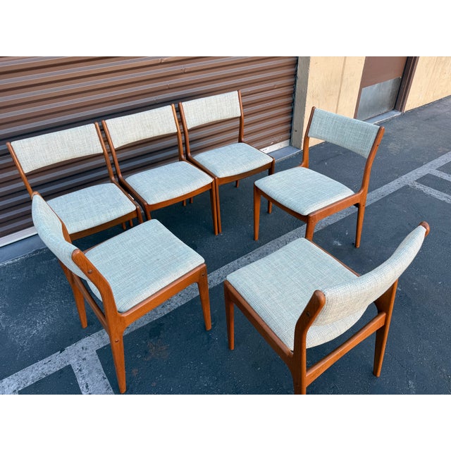 Mid-Century Modern Set of 6 Danish Modern Teak Dining Chairs by Johannes Andersen for Uldum Mobelfabrik For Sale - Image 3 of 6