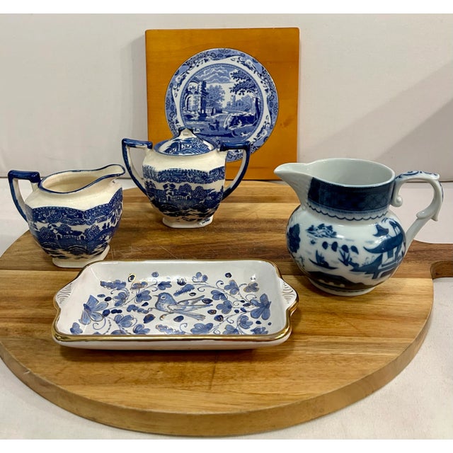 Late 20th Century Blue Willow Transferware Vista Alegre Small Creamer Pitcher For Sale - Image 5 of 7