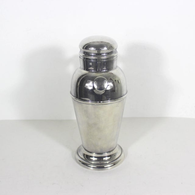 Art Deco Vintage Benedict Silver Co. Art Deco Silver Plated Cocktail Shaker With Handle and Spout For Sale - Image 3 of 13