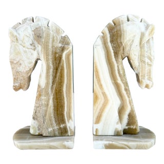Mid-Century Modern Hand-Carved Banded Onyx Marble Horse Head Bookends For Sale