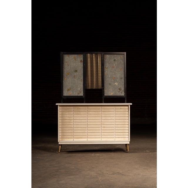 Mid-Century Modern Mid-Century Decorative Japanese-Inspired Screen Cabinet For Sale - Image 3 of 9