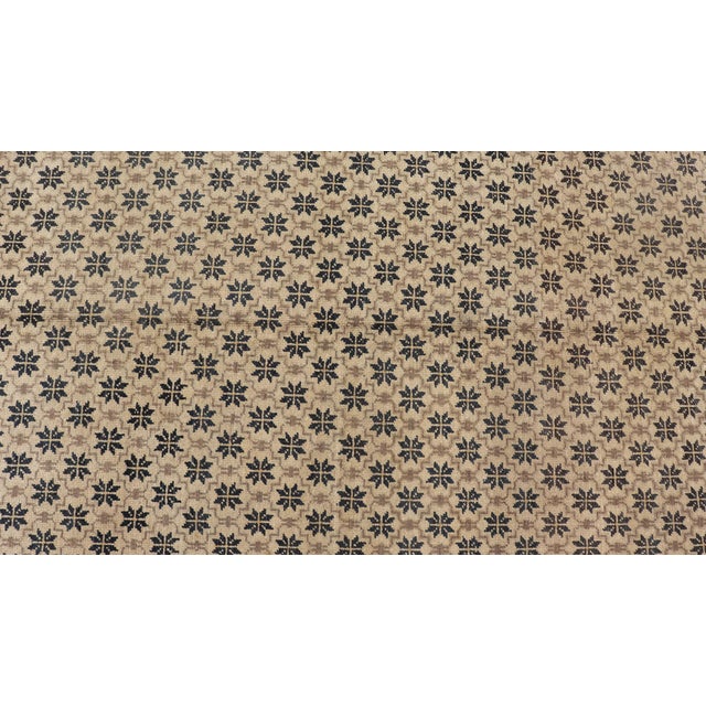 Cream Vintage Turkish Oushak Rug With Latticework and Poinsettia Shapes 4'4 X 9'9 For Sale - Image 8 of 15